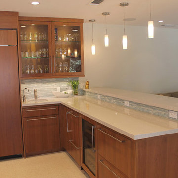 Mid-Century Kitchen Bar with Maple Cabinets