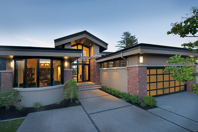 Modern house exterior idea in Vancouver