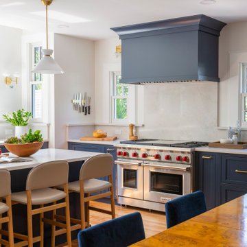 Blueberry Hood with Quartz Backsplash