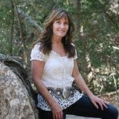 Lynn Caprarelli's photo