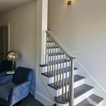 Project #112 | Traditional Staircase with Continuous Rail System