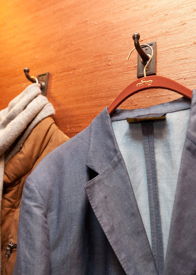 Descubre los tipos de perchas para colgar ropa en los armarios de casa