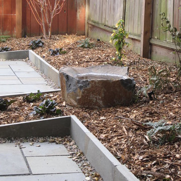Stylish Bluestone Under the Oak