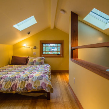 Susan's Cottage: Studio with Upstairs Loft