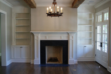 Example of a classic home design design in Austin