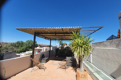 Diseño de terraza moderna de tamaño medio en azotea