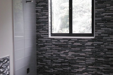 Example of a bathroom design in Miami