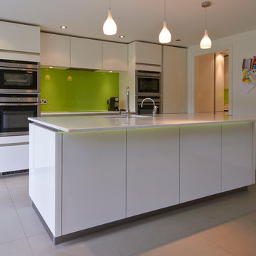White Handleless Kitchen & Utility 20134328 - Side View