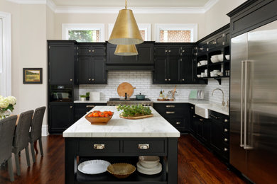 Kitchen - transitional kitchen idea in Charleston