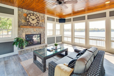 Screened-in porch photo in Minneapolis