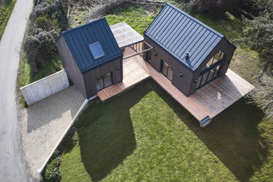 Aménagement d'une façade de maison contemporaine.