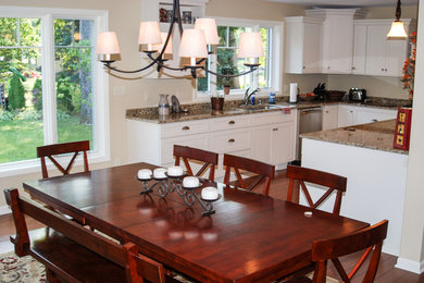 Elegant kitchen photo in Milwaukee
