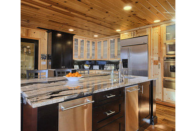 Example of a large transitional u-shaped medium tone wood floor eat-in kitchen design in Other with an undermount sink, shaker cabinets, black cabinets, granite countertops, black backsplash, stone slab backsplash, stainless steel appliances and an island