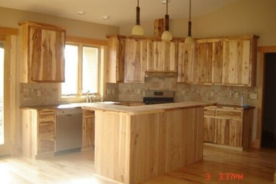 Example of a kitchen design in Seattle