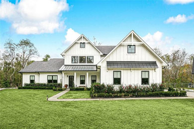 Example of an exterior home design in New Orleans
