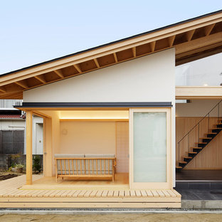 他の地域の小さい和風のおしゃれな横庭のデッキ (張り出し屋根) の写真