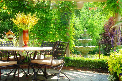 Inspiration for a timeless patio remodel in Detroit