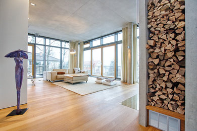 This is an example of a contemporary family room in Dusseldorf.