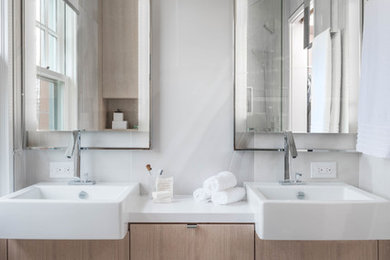 Inspiration for a modern bathroom remodel in Toronto