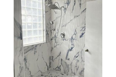 Bathroom - bathroom idea in Houston