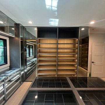 Custom Walk-in Closet by LAZZONI, Los Angeles