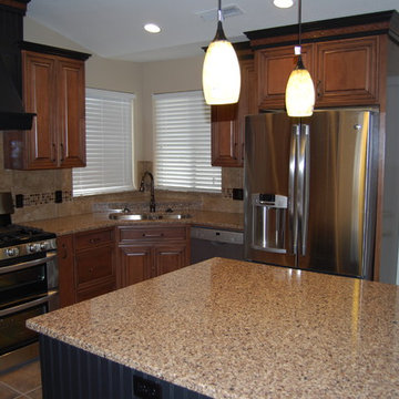 Two-toned Maple Cabinets Kitchen