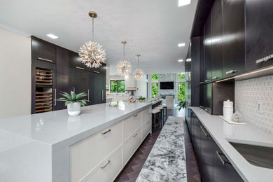 Kitchen - transitional kitchen idea in Huntington