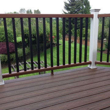 Trex Transcend spiced rum deck with Trex composite posts.