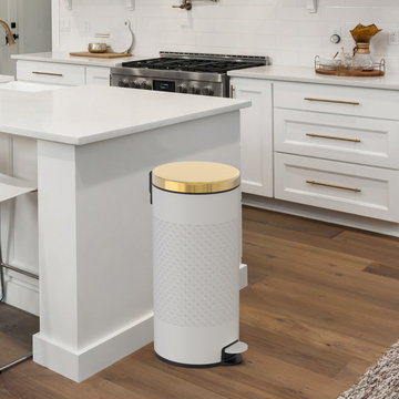 White Round Shape Step-on Trash Can Diamond body