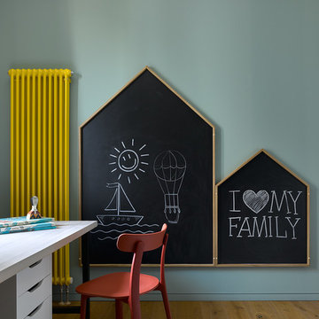 Современный интерьер с элементами индустриального стиля для семьи с двумя детьми