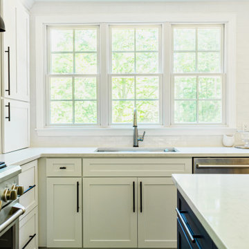 Two Tone Decora Kitchen