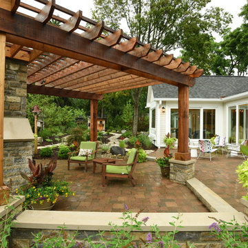 Midwest Outdoor Living in a Bird Lover's Backyard