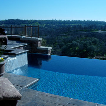 Vanishing Edge Pool W/ Water Feature