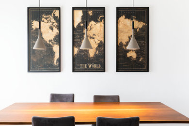 Esempio di una sala da pranzo aperta verso il soggiorno design con parquet scuro e nessun camino