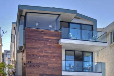 Contemporary exterior home idea in Los Angeles