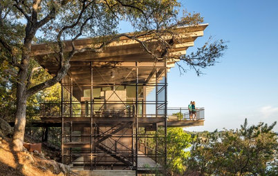 Houzz Tour: Fire-Tower-Inspired House of Glass, Wood and Steel