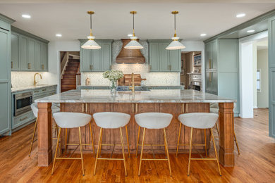 Example of a mid-sized transitional kitchen design in DC Metro
