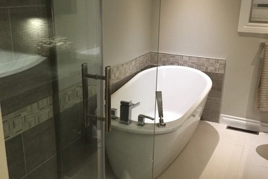Gatineau Contemporary bathroom