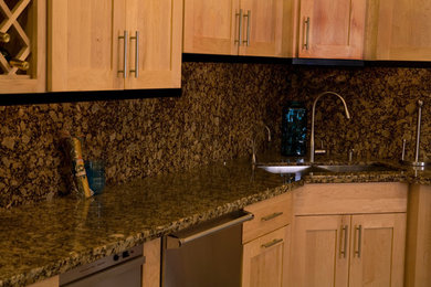 Trendy kitchen photo in Omaha