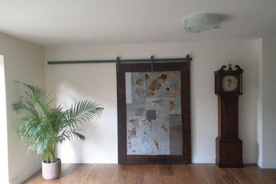 Photo of a modern living room in Cardiff.