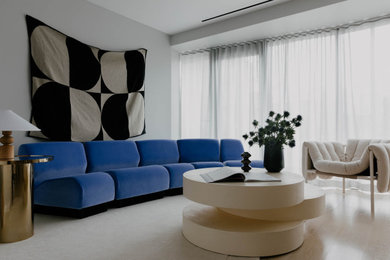 Example of a trendy living room design in New York