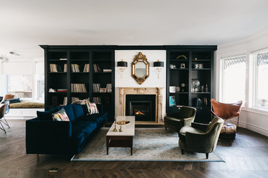 Trendy living room photo in Toronto