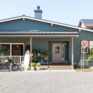 他の地域のトランジショナルスタイルのおしゃれな家の外観の写真