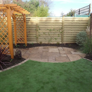 Courtyard garden with artificial grass