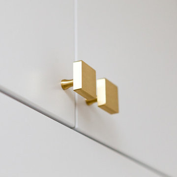 Cabinet hardware