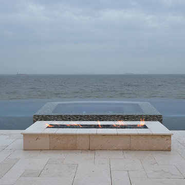 Spectacular infinity pool