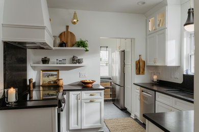 Example of a classic kitchen design in Detroit