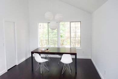 Example of a minimalist dining room design in Seattle