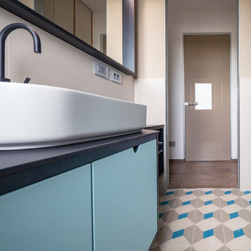 Design e colore in un bagno giocoso