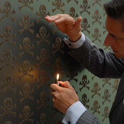 SKULLS 08 BRONZE ON OIL SLICK - Wallpaper